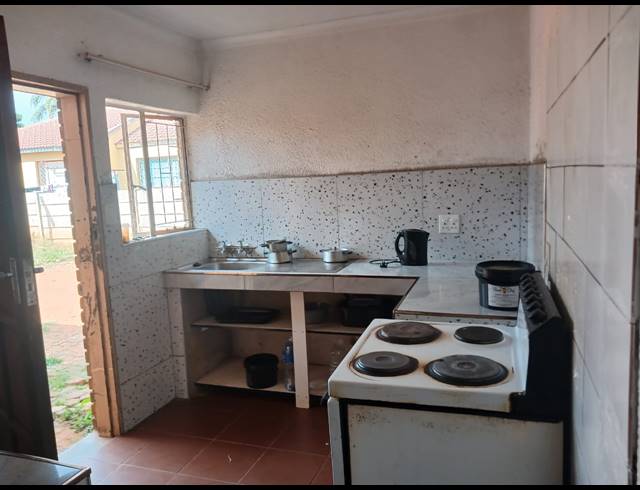 3 BEDROOM HOUSE FOR SALE IN FLORA PARK